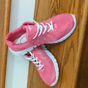 QUIXP women's sneakers size 9